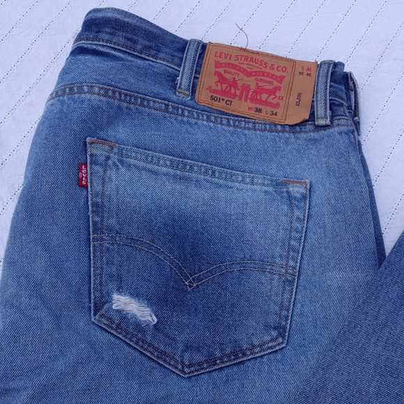 Levi Strauss & Co. 501 Relaxed Fit Ripped Jeans W38 L34 - Picture 6 of 7